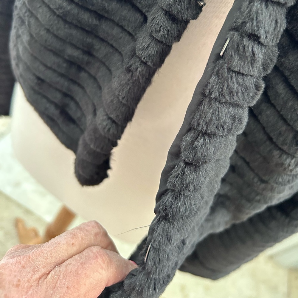 Betsey Johnson Cropped Black Teddy Jacket - Picture 7 of 12